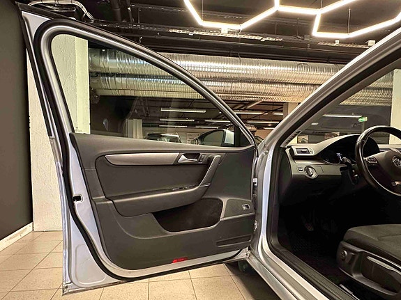 Volkswagen Passat 29 of 30