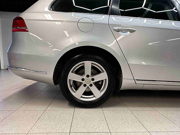 Volkswagen Passat 8 of 30