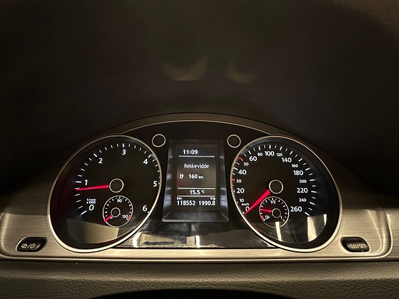 Volkswagen Passat 11 of 30