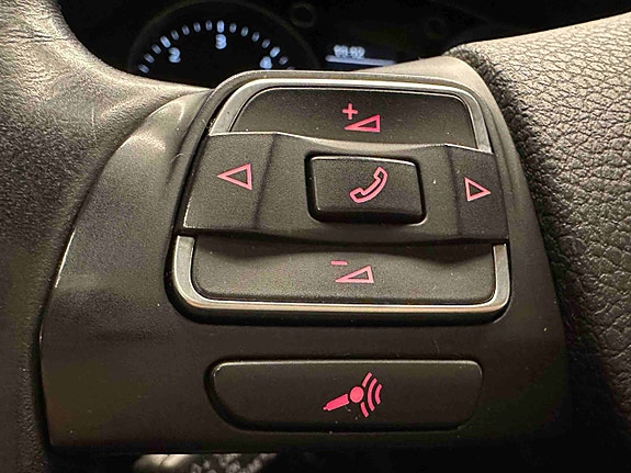 Volkswagen Passat 13 of 30