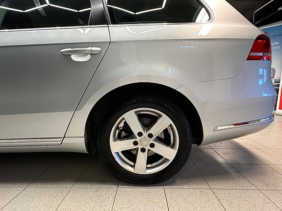 Volkswagen Passat 5 of 30