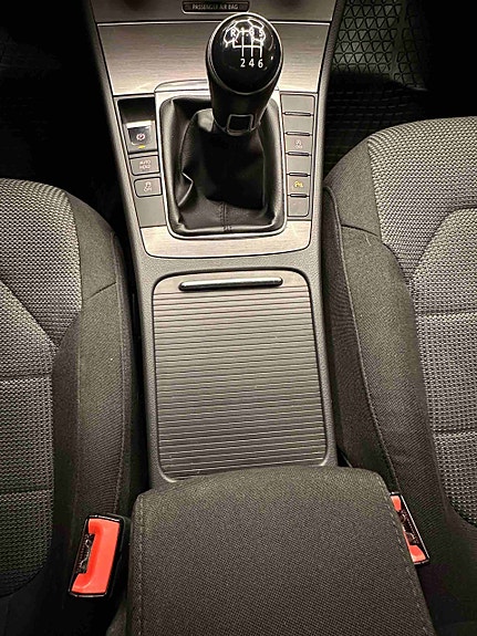 Volkswagen Passat 26 of 30