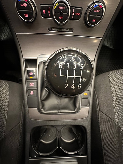 Volkswagen Passat 23 of 30