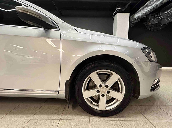 Volkswagen Passat 9 of 30