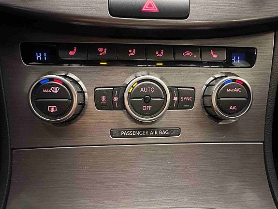 Volkswagen Passat 22 of 30