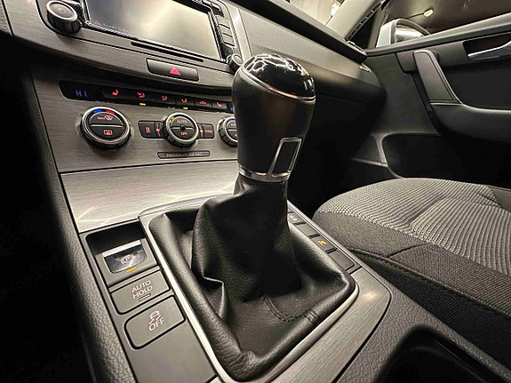 Volkswagen Passat 24 of 30