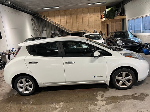 Nissan Leaf 4 of 5