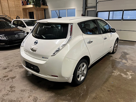 Nissan Leaf 3 of 5