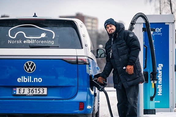 Vi er på jobb for elbilistene - her tester vi hurtiglading