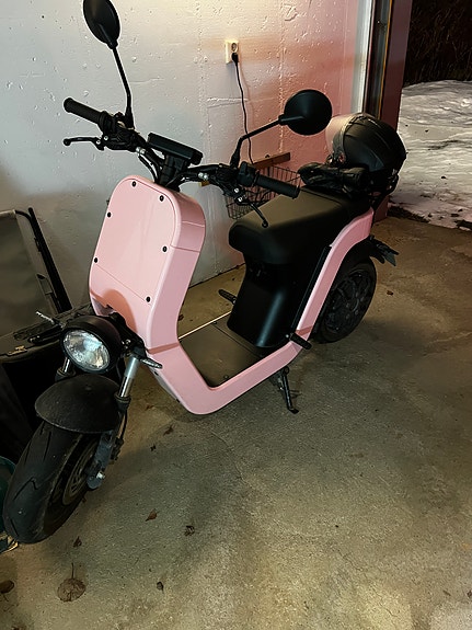 Piaggio MS Scooter 2 of 4