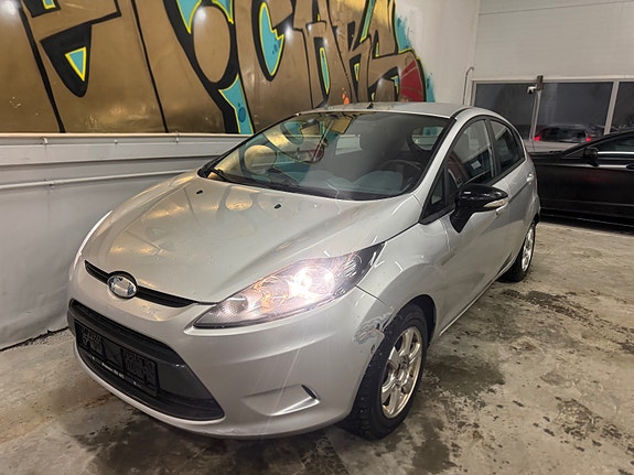 Ford Fiesta 3 of 5