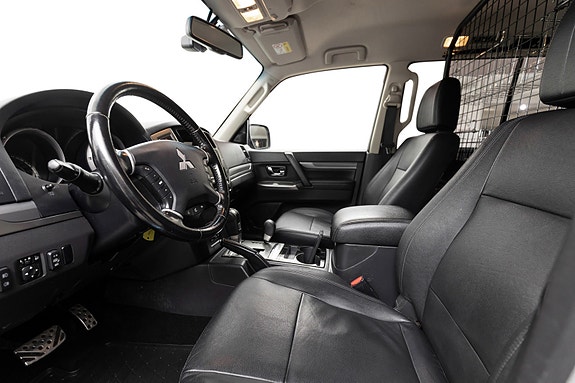 Mitsubishi Pajero 12 of 26