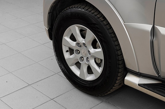 Mitsubishi Pajero 11 of 26