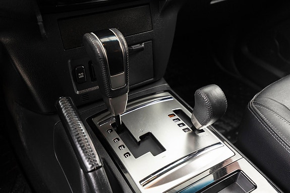 Mitsubishi Pajero 15 of 26