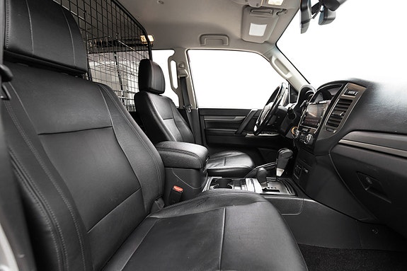 Mitsubishi Pajero 24 of 26