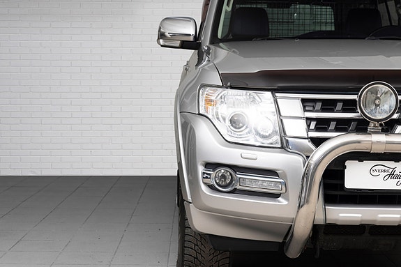 Mitsubishi Pajero 10 of 26