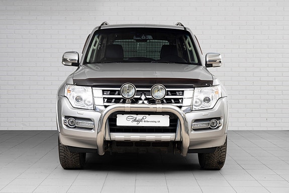 Mitsubishi Pajero 9 of 26