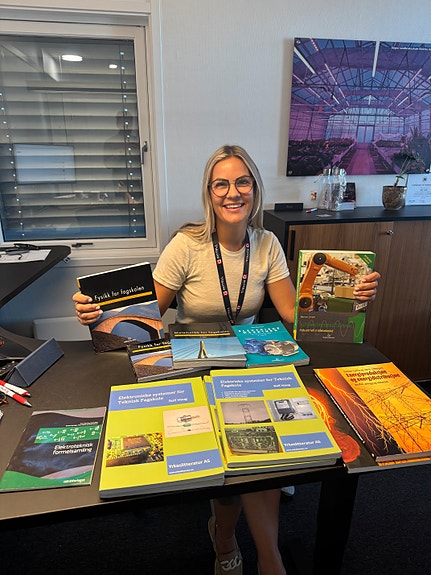 HR-leder Silje sørger for gjenbruk av skolebøker slik at flest mulig kan ta fagskolen.