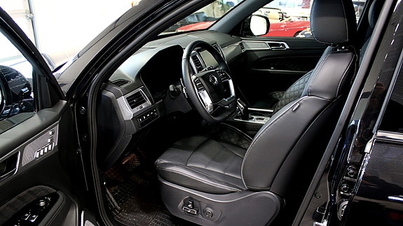 KGM Rexton 7 of 26