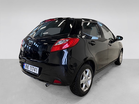 Mazda 2 4 of 5