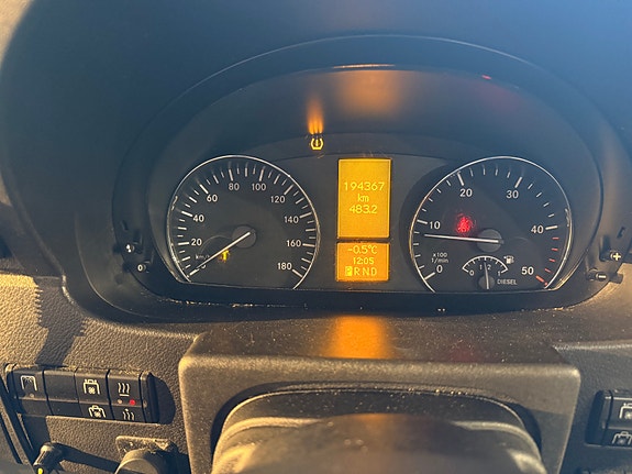Mercedes-Benz Sprinter 22 of 27