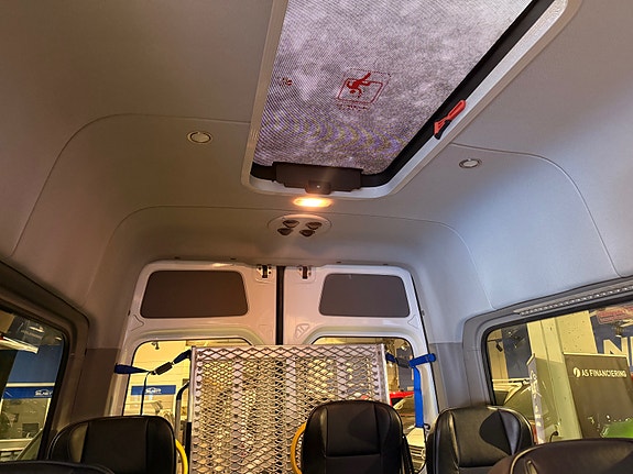 Mercedes-Benz Sprinter 14 of 27