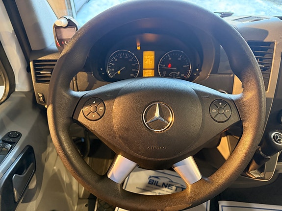 Mercedes-Benz Sprinter 21 of 27