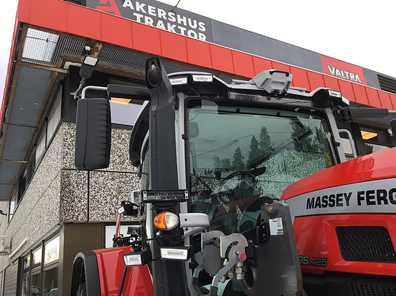 Massey Ferguson MF9S.425 med lasterbraketter! 2025, kr 2 399 000,-