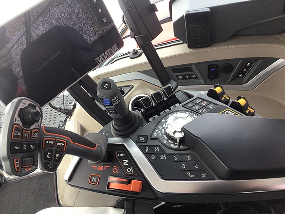 Massey Ferguson MF9S.425 med lasterbraketter! 2025, kr 2 399 000,-