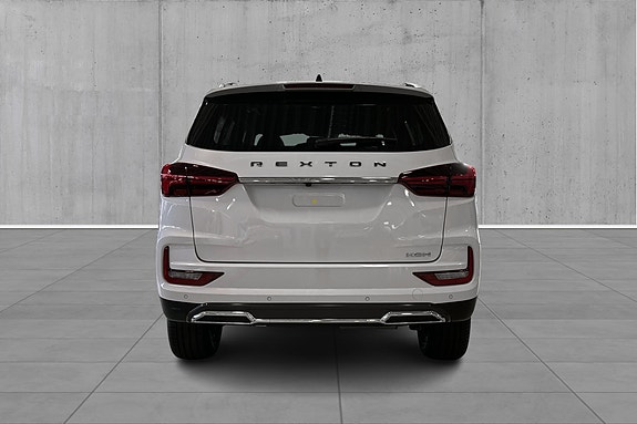 KGM Rexton 3 of 18