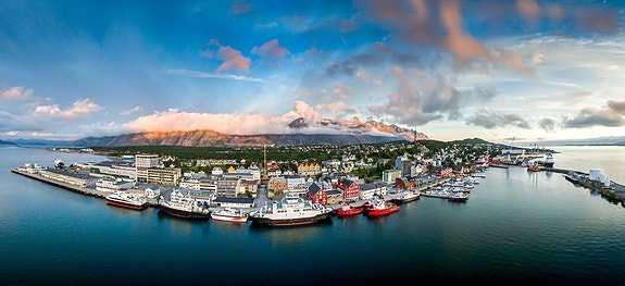 Dronebilde av Sandnessjøen sentrum