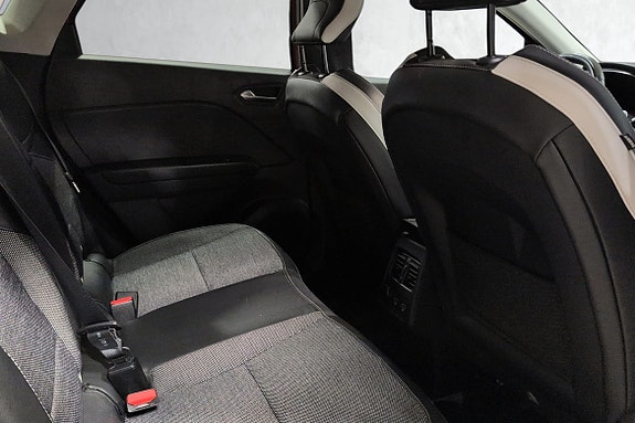 ISOFIX på begge sider bak gjør det enkelt og trygt å montere barneseter.