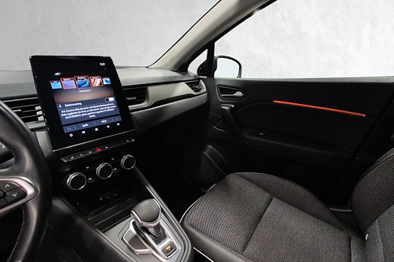 Stor og oversiktlig berøringsskjerm med alt du trenger lett tilgjengelig. Det er også Bluetooth.