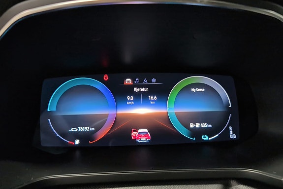 Denne Captur'en har et oppgitt forbruk på 0,13 – 0,15 liter per mil (WLTP). Som gjør at dette blir en veldig billig bil i drift!