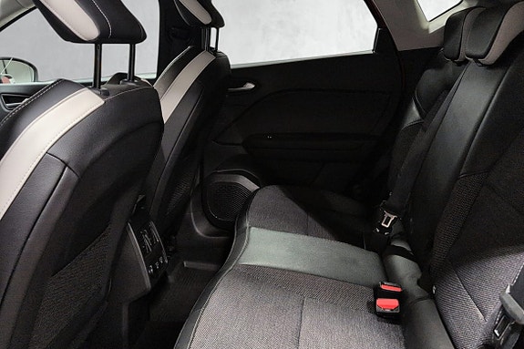 De justerbare baksetene lar deg velge mellom mer benplass eller ekstra bagasjeplass, alt etter hva du trenger der og da.