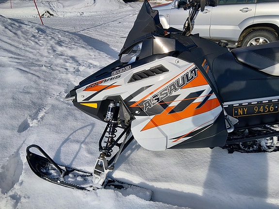 Polaris RMK Assault LE 800 3 of 10