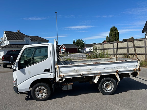 Toyota Dyna 4 of 5