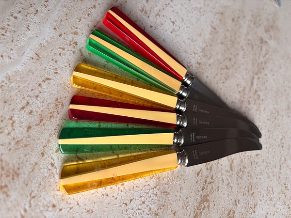 Retro fruktkniver i kule farger🤩