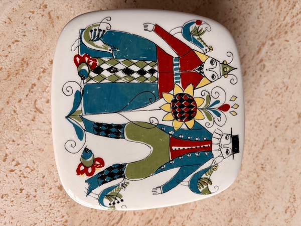 Smørskål med lokk porselen flerfarget