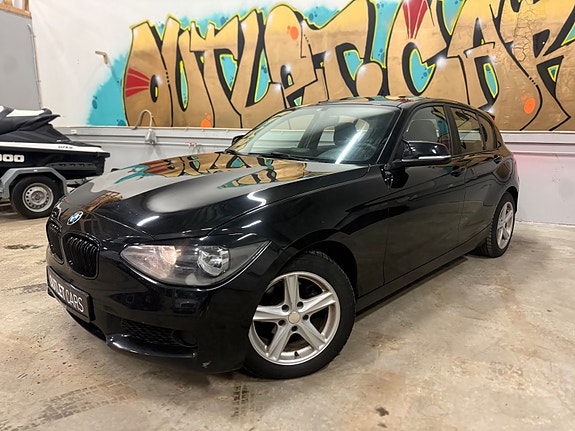 BMW 116i 2 of 5