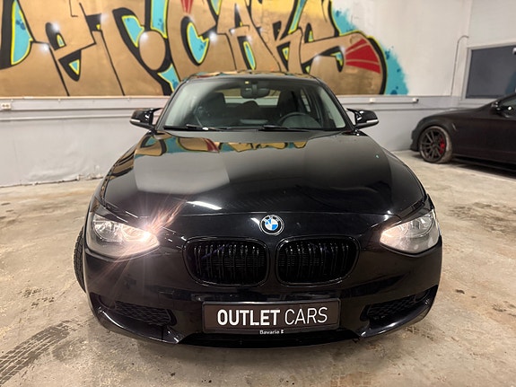 BMW 116i 3 of 5