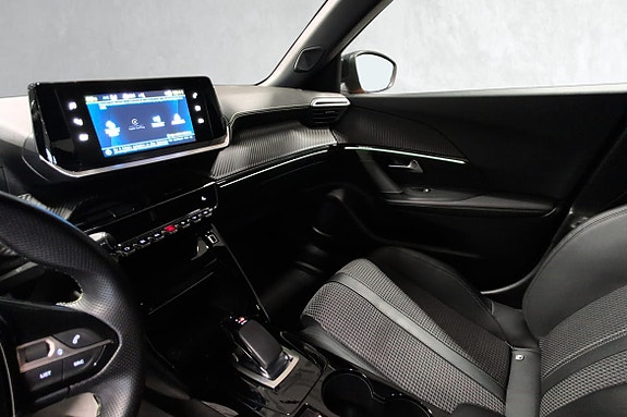 Moderne førerassistenter bidrar til en sikrere og mer komfortabel kjøreopplevelse.