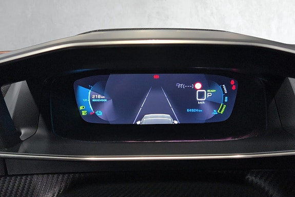 Ryggekamera og parkeringssensorer gjør parkering enkelt, selv på trange plasser.