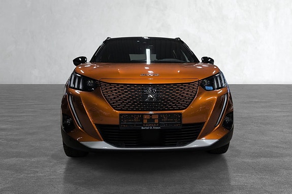 Denne vakre Peugeot e-2008 kan bli din for kun kr 1.740,- pr mnd med 43.725,- i egenkapital. Løpetid 10 år.