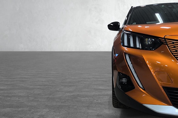 LED‑hovedlykter med fjernlysassistent sørger for optimal sikt i mørket.