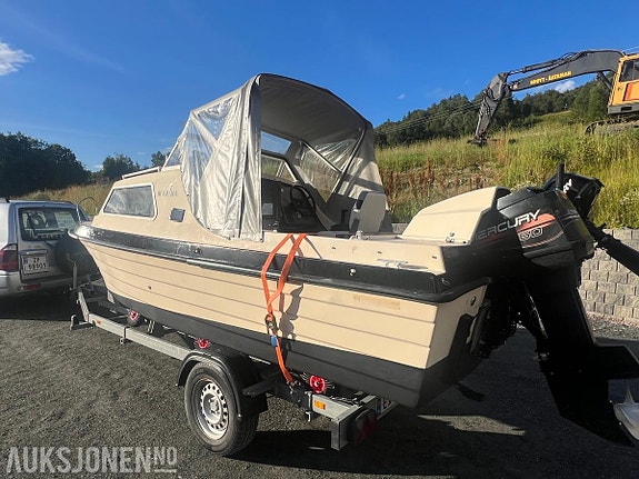 1982 Nor-Dan 18 Delux båt med 60 hk Mercury og henger