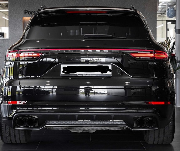 Porsche Cayenne 9 of 22