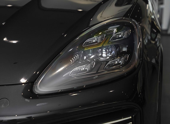 Porsche Cayenne 7 of 22