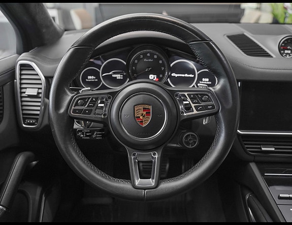Porsche Cayenne 2 of 22