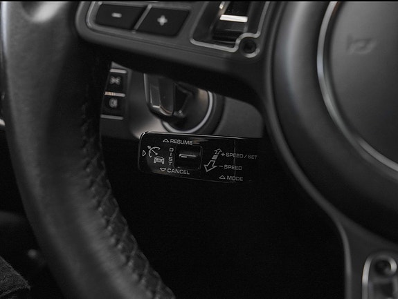 Porsche Cayenne 14 of 22